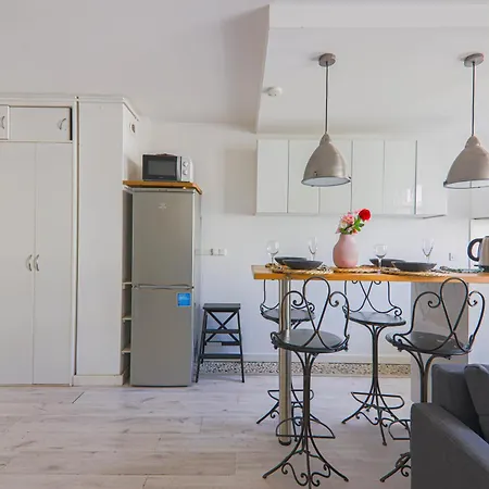 Apartment-4p -pierre Leve With Netflix *