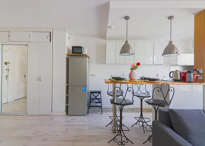 Apartment-4p -pierre Leve With Netflix *