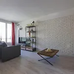 Apartment-4p -pierre Leve With Netflix